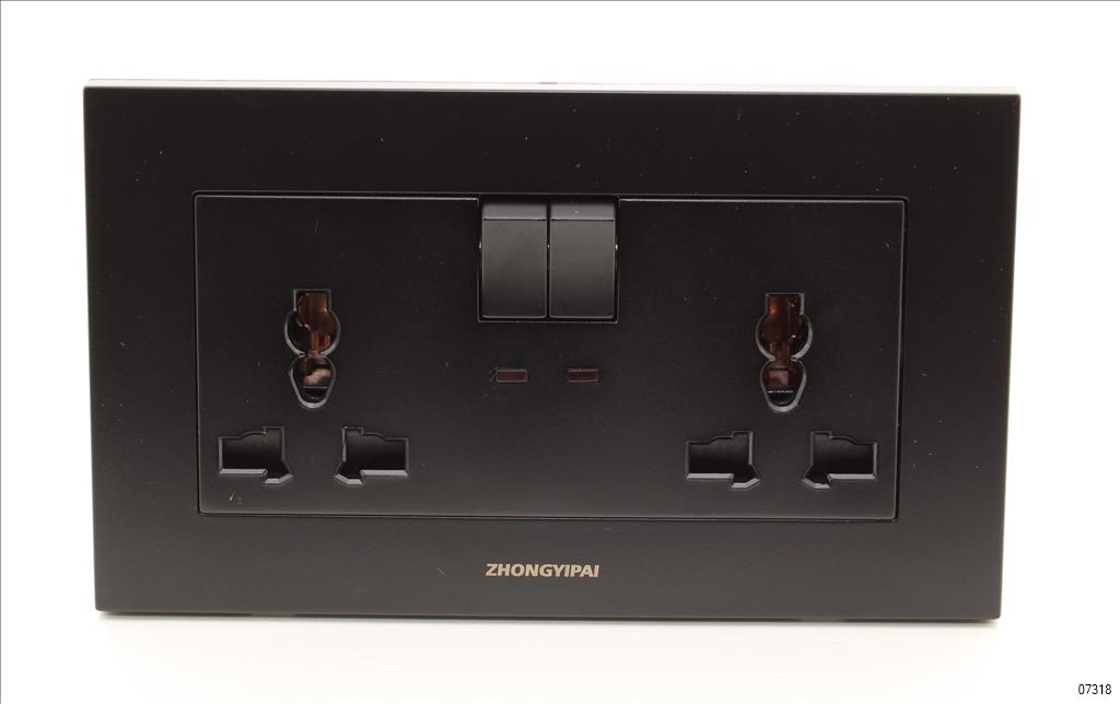 Turbocargador Socket + Usb + Universal Switch 4x2, color blanco